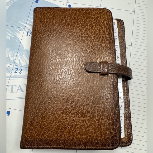 Coach Brown planner/portfolio/agenda. Beautiful!!! Uses 6 ring refills - Picture 1 of 8